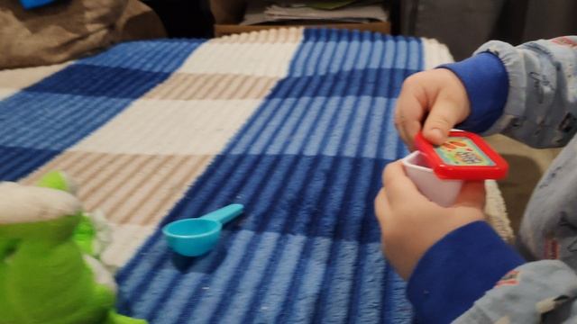 вечер в деревне, играем с детьми, кормим мягкие игрушки, детские игры