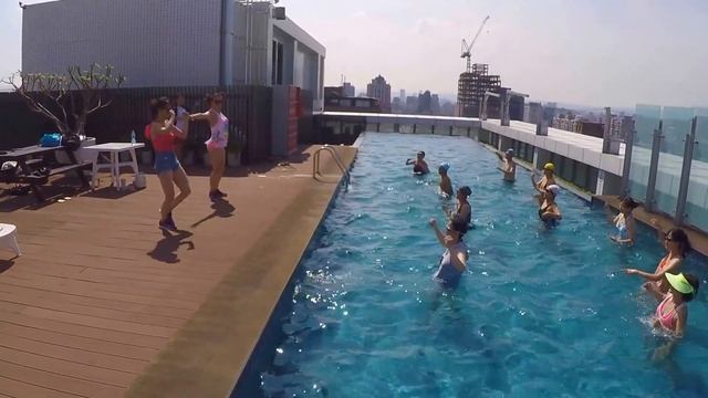 Lucky7's aqua dance party