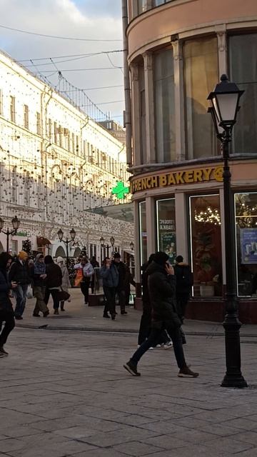 Улица Кузнецкий Мост - одна из старейших улиц Москвы.