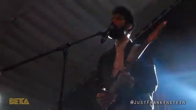 BETA - Lejos [El Gran Riñoceronte]