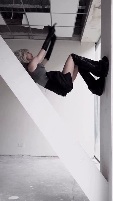 Наташа Глюкоза показала, что от ее песен на стену полезешь 🤣 #юмор #певица #глюкоза #песня