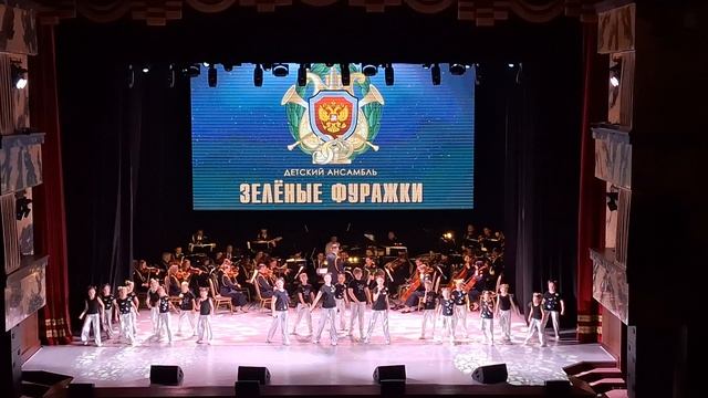 Детский Ансамбль "Зелёные Фуражки". Песня "В траве сидел кузнечик"