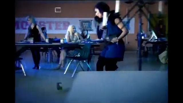 {Monster High} Language mix
