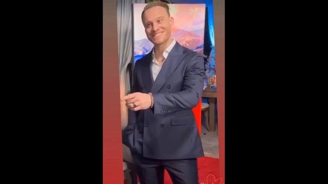 Kerem Bürsin explicó por qué llevaba el mismo brazalete que Hande.