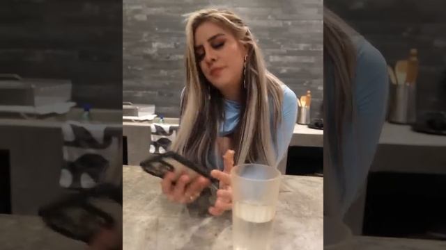 Descuidó a su esposa y ella se enamoró del jardinero.
