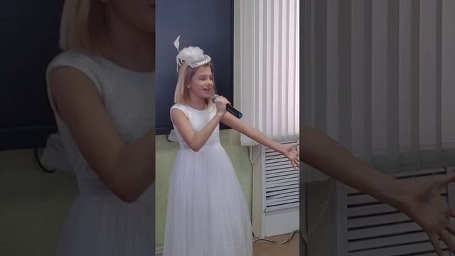 Аист на крыше.Песня.Исполняет Супрунова Арина