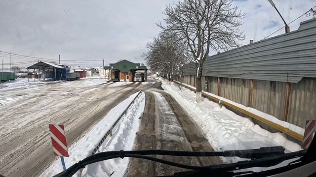 Краснодарский и Ставропольский край завалило снегом, на дорогах гололёд. Загрузился на Н.Новгород.