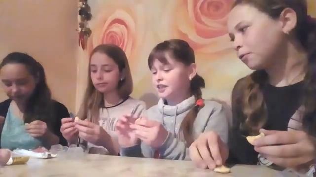 Челендж со странной жвачкой)))😂😂😂😂