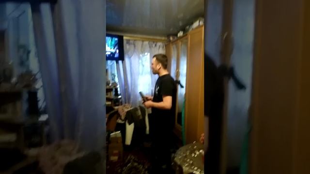 Поёт Карпов Саша