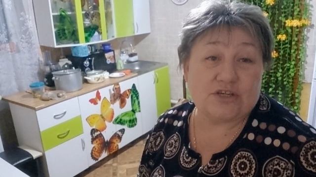 Жарю картофель и делаю  винегрет .Вкусный ужин.