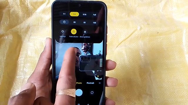 Mobile camera me palm shutter kya hai