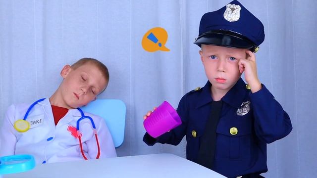 Spider in the Ear! | Doctor set toys | Mike and Jake pretend play | Doctor kit | العاب دكتور