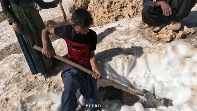 21.06.2023 Исследуйте Скрытый Снежный мир Под Огромным Камнем вместе с Семьей Кочевников