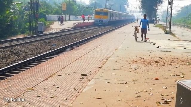 VioLeT CoLoR EmU TrAiN  Arrived & Departure At Abada Station || HWH-KGP || South Eastern Railway
