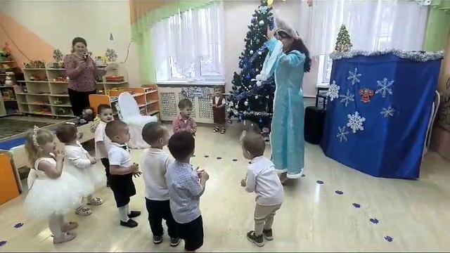 Новогодний утренник в яслях часть 0.mp4