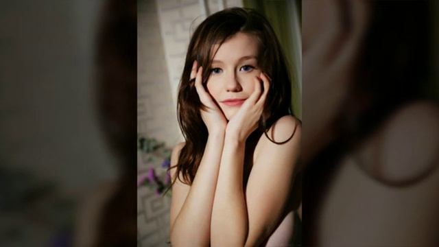 Emily bloom  modelo xxx GiveMePlay