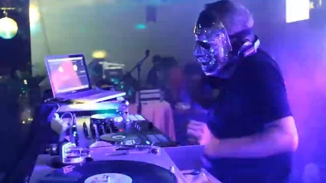 ....DISCOBALL  MASK DJ