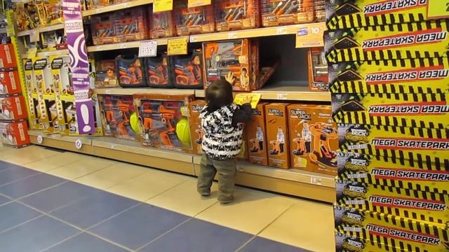 Tora-kun, 12 months old, in toys shop