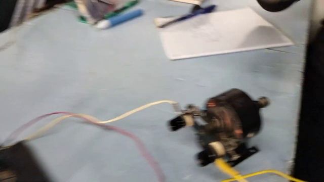 Запуск электрического двигателя. Практическая работа. 8-й класс. Учитель Василий Гладыш.