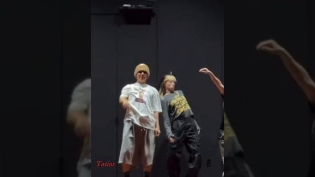 Kim Taehyung / Jennifer Lopez