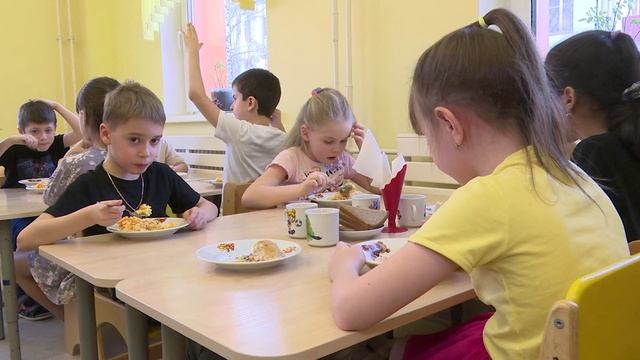 Депутаты Реутова проверили качество питания в дошкольном отделении школы №7 20.01.2025