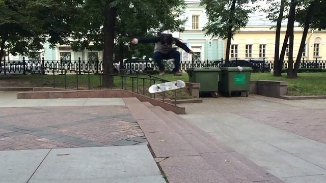 за хлебом в булочную проезжал)