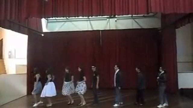 1A / Medley Estupido cupido - I feel good / Interpretação