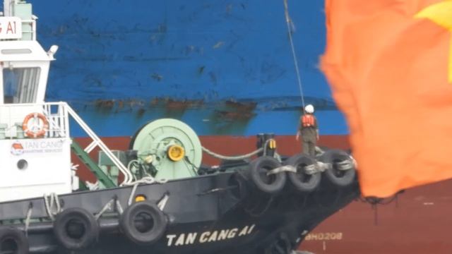 What Should a Tugboat Do When the Cargo Ship arrives?