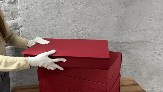 Подарочная коробка из дизайнерского картона 
Самосборная