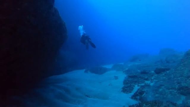 Dive through Double arch