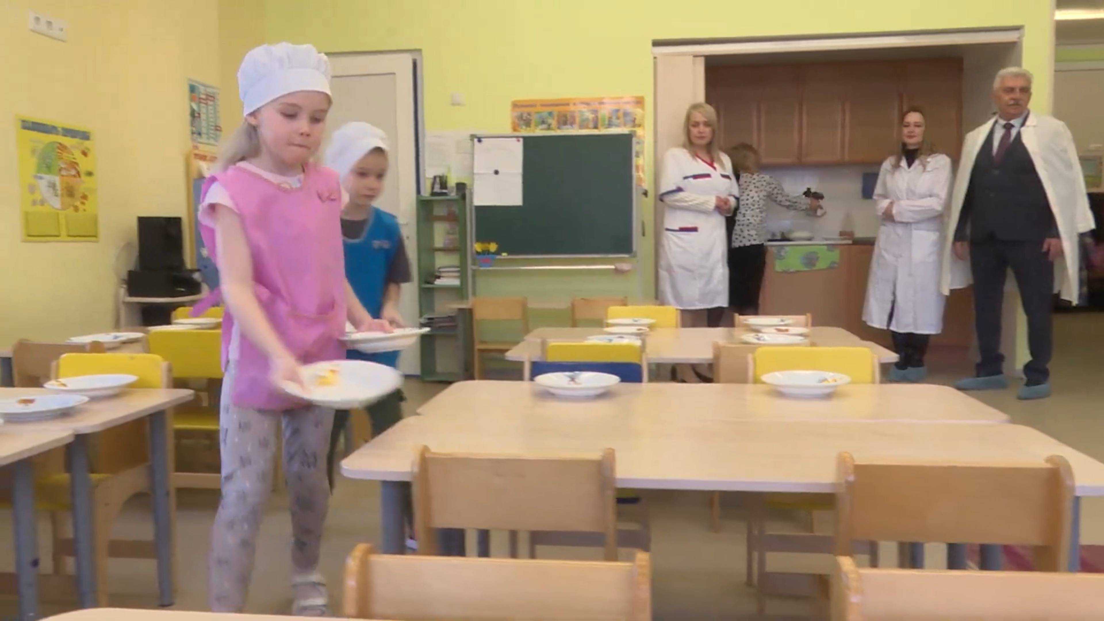 Депутаты Реутова проверили качество питания в дошкольном отделении школы №7 20.01.2025