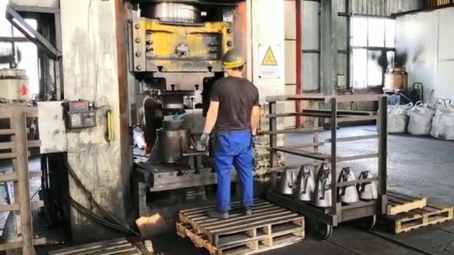 China electric screw press customer production site, 1000 tons  electric screw press production sit
