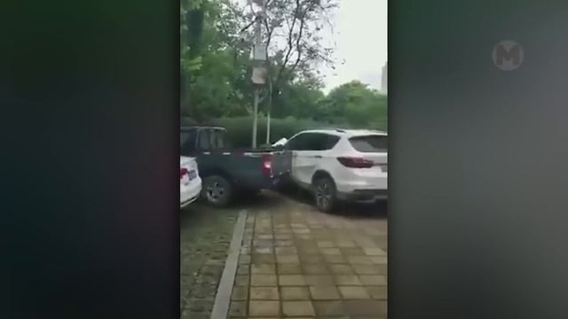 Уничтожили Машину! Наказания Автохамов за Неправильную Парковку!