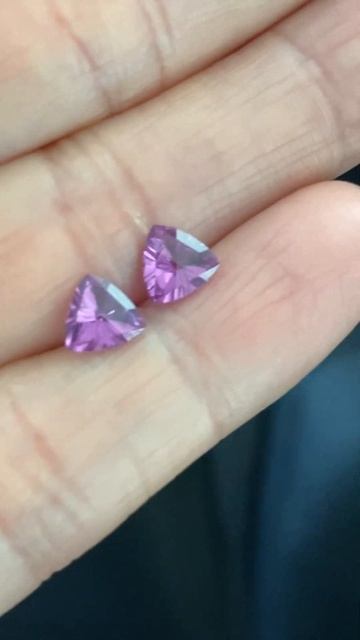 W7222-color-change-pastel-pyrope-garnet-tanzania-1.49-ct-pair-ravenstein