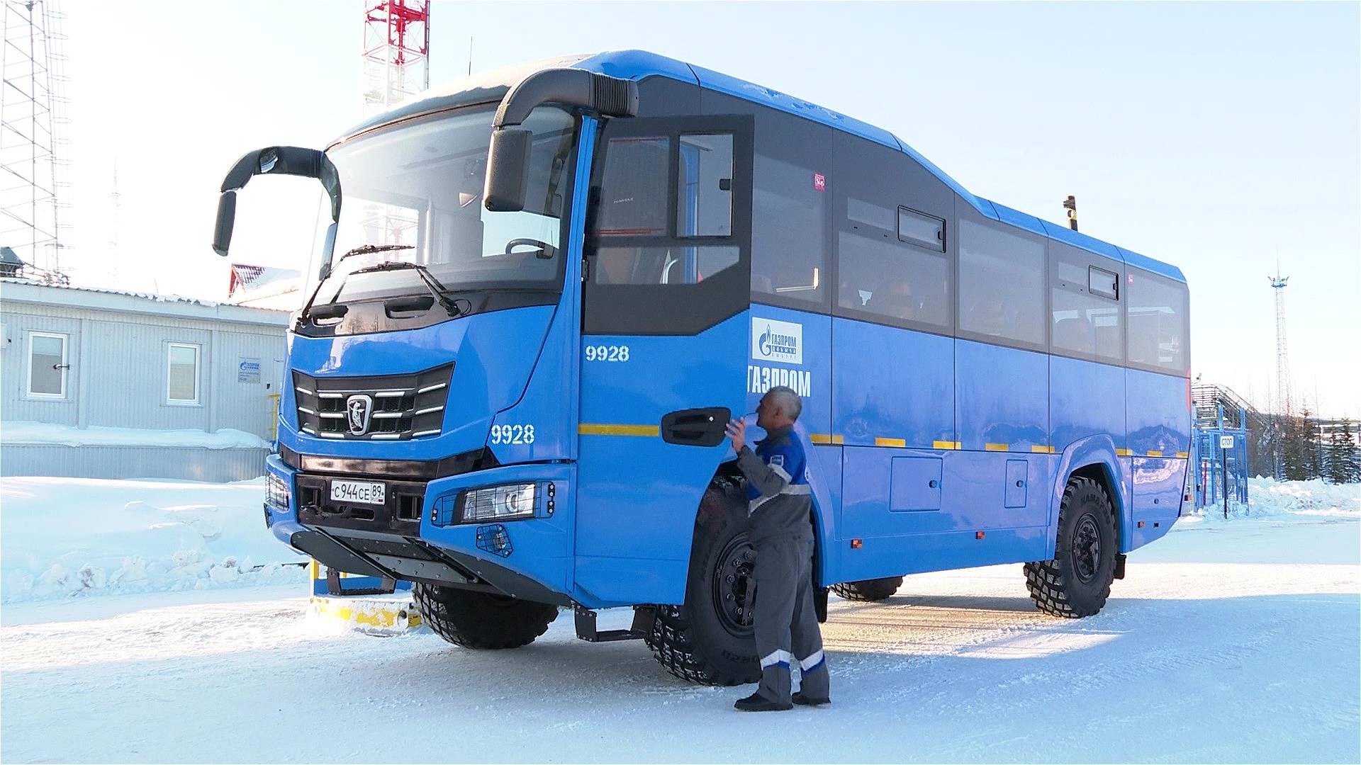 КАМАЗбука МЕСТОРОЖДЕНИЯ / На Заполярном НГКМ автопарк вахтовок пополнили новые «КАМАЗы»