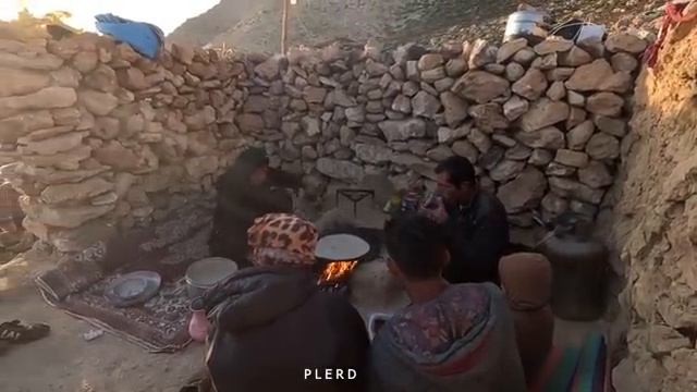 20.06.2023 Рутина кочевой семьи подключение электричества и раздача лекарств стаду