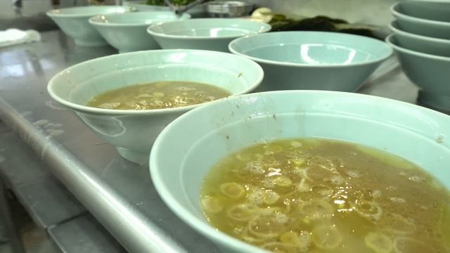 Former TRUCK DRIVER works 18hr Days Cooking Tonkotsu Ramen! Tokyo Food