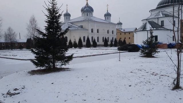 Свято-Георгиевский Мещовский монастырь — мужской монастырь.