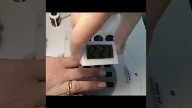 Гелевая коррекция ,комбинированный маникюр,неоновый квадрат