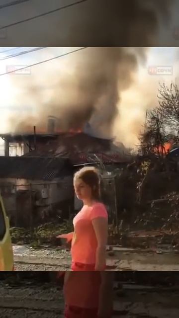 В Сочи сильный пожар в Хостинском районе, горят жилые дома