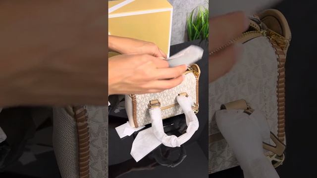 Распаковка сумки MICHAEL KORS Carine Extra-Small Signature Logo Satchel (lt crm multi)