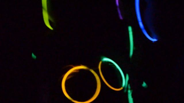 NEON ÇUBUKLARLA DANS - GLOW STİCK- NEON ÇUBUK - IŞIKLI ÇUBUKLAR LA DANS -