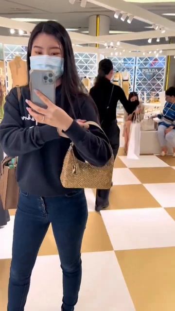 FAASHION | Ep.189 กระเป๋า PRADA Re Edition 2005 รุ่นฮิต 🥰