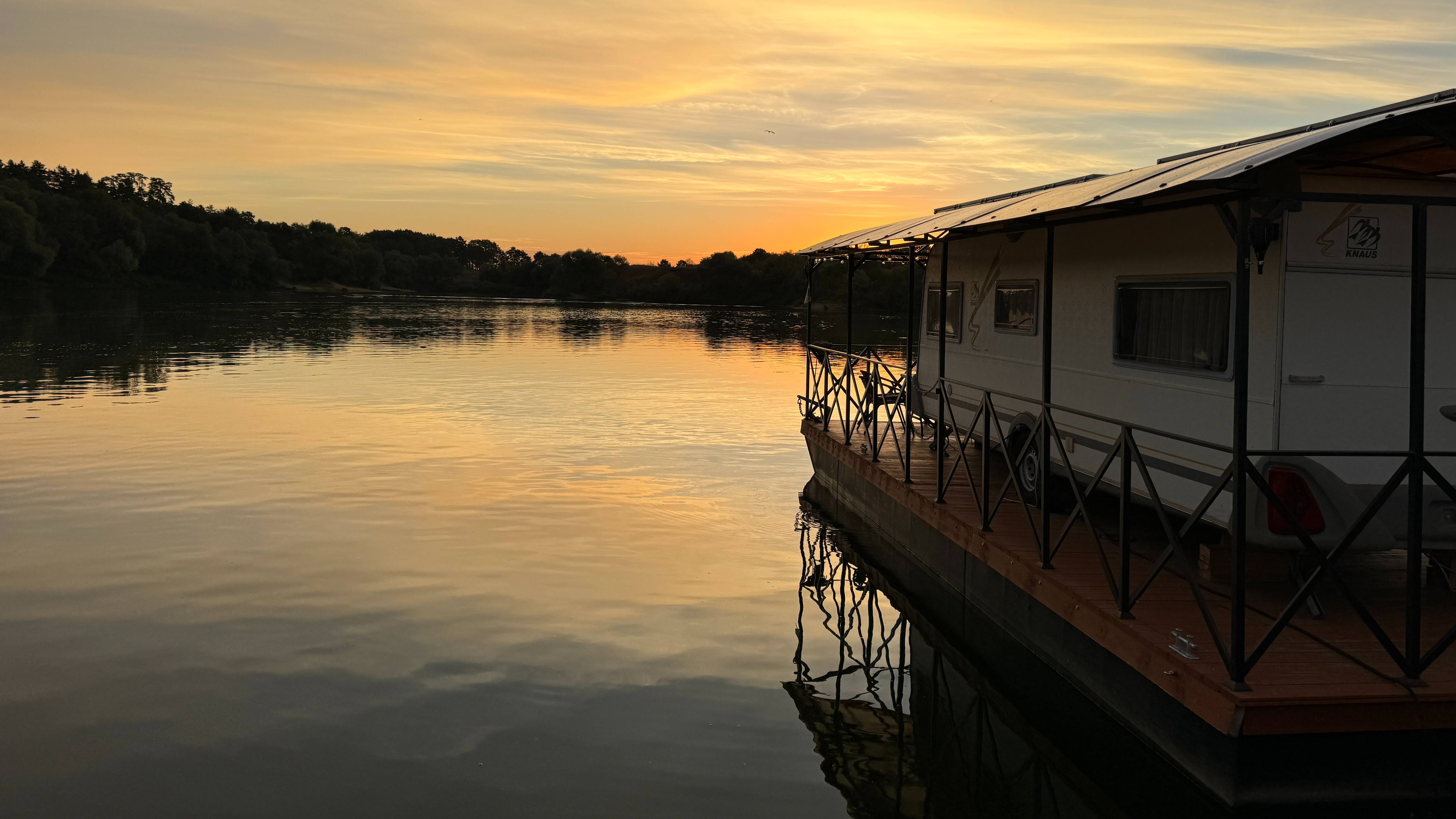 Поездка на Оку на рыбалку с катера в кемпинг в сентябре 2024 года