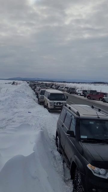 Километровые пробки собрали сахалинские подледные рыбаки, часть 2