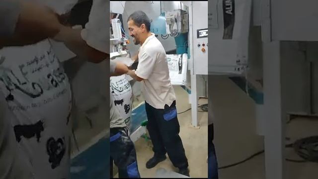 видео фасовки дозатор в мешки, с ультразвуковой запайкой, зашивкой в мешки ПЭ, ПП и бумажные