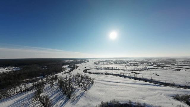 Полет в доль реки до заброшенной церкви