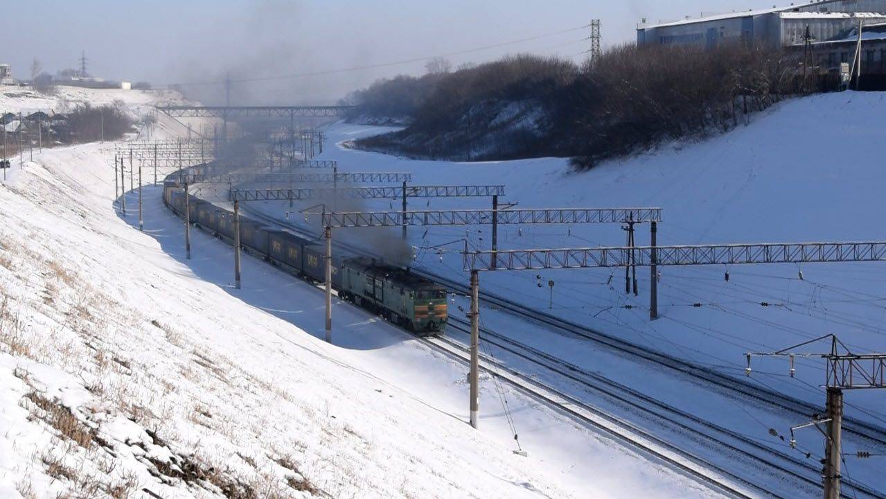 Тепловоз 2ТЭ10М-3260 с контейнерным поездом. Звук 10Д100.