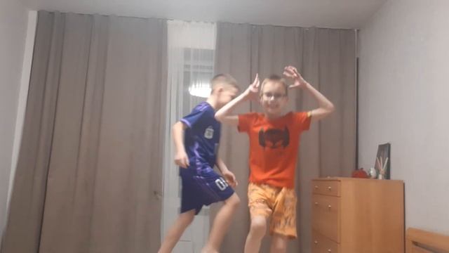 Яша  и Матвей песня радужные друзья пародия пыяла