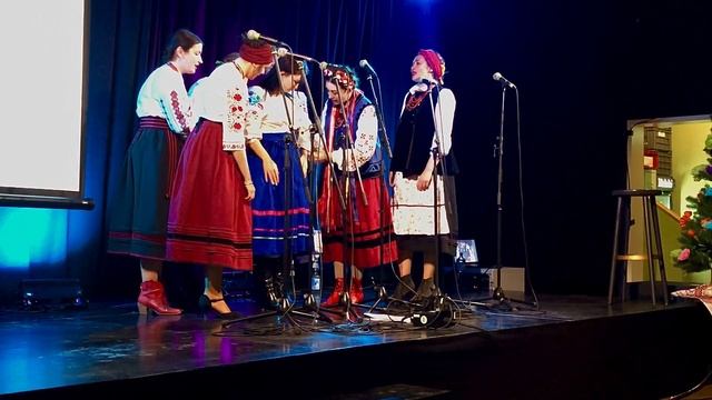 Folk group "Rodovid" | Весільна: "Мати доні та й питається"